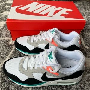 Nike Women’s Air Max Correlate sz 9